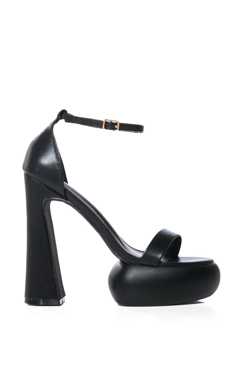 AZALEA WANG DAWN PLATFORM CHUNKY SANDAL IN BLACK