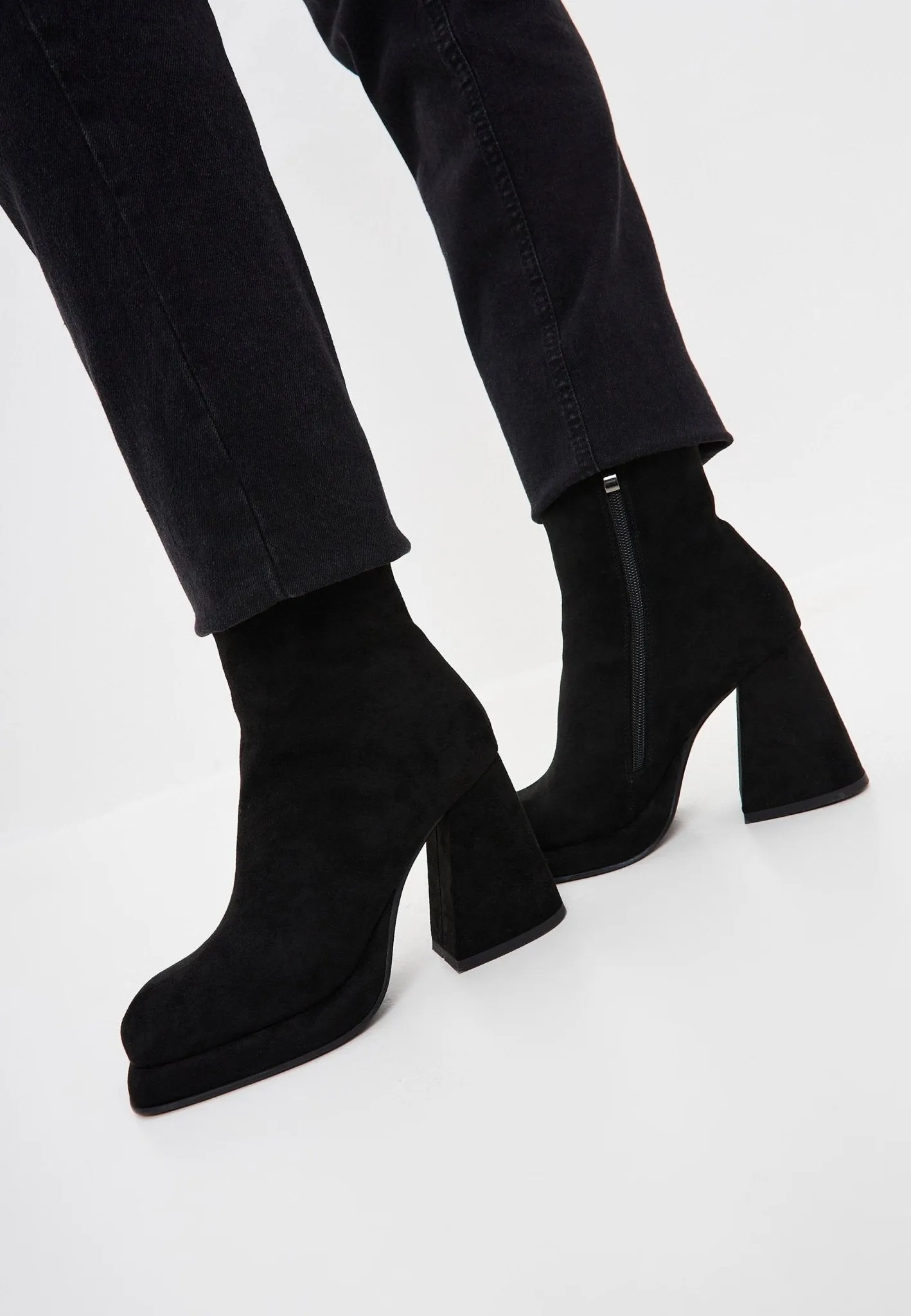 Casual Block Heel Ankle Boots - Black