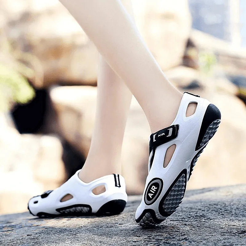 Outdoor Men's Soft Sole Water Sandals with Convenient Hasp - SF0561